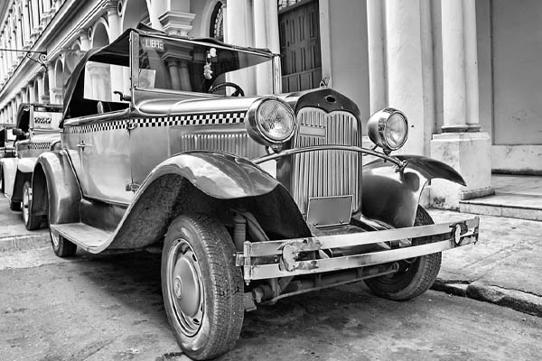 historic car depicting auto glass history