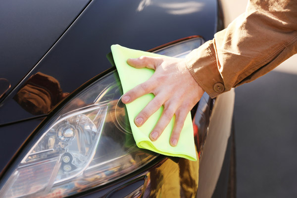 cleaning car headlight