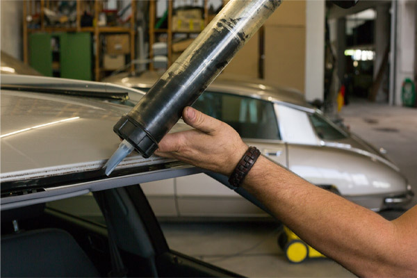 image of windshield replacement adhesive