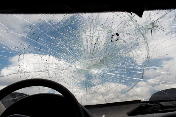 image of car accident depicting how a windshield keeps you safe