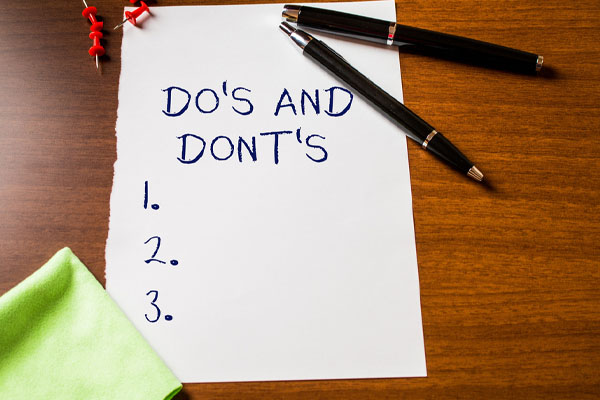 image of the word do's and don'ts depicting windshield repair service tips
