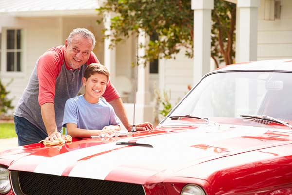 image of people with classic cars depicting class car glass replacement