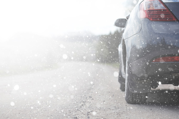 driving in snow depicting cracked windshield repair in winter